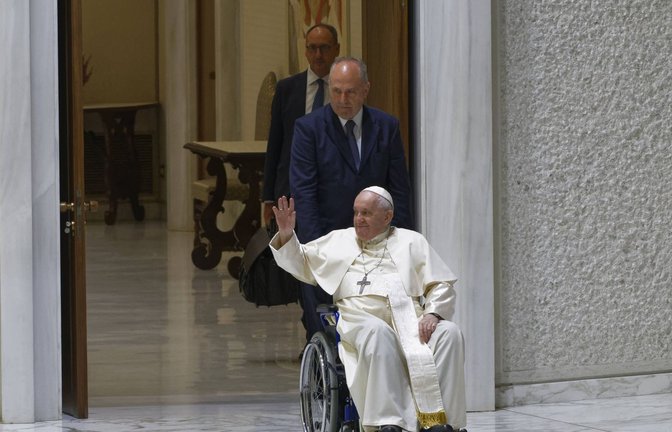 Papst Franziskus wird am Osterfest im Vatikan teilnehmen, aber die Messe kann er wohl nicht zelebrieren.<span class='image-autor'>Foto: www.imago-images.de/Massimo Valicchia</span>