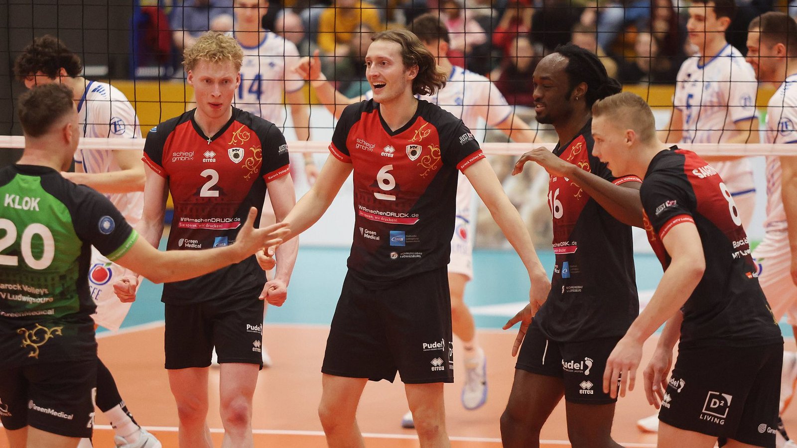 Gibt es für die Ludwigsburger Volleyballer um Kapitän Ben-Simon Bonin (Mi.) gegen den VfB Friedrichshafen erneut Grund zum Jubeln?Foto: Baumann Gibt es für die Ludwigsburger Volleyballer um Kapitän Ben-Simon Bonin (Mi.) gegen den VfB Friedrichshafen erneut Grund zum Jubeln?Foto: Baumann