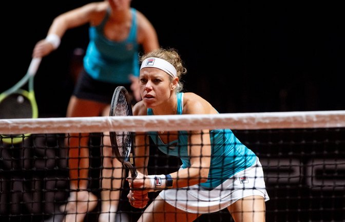 Tennisspielerin Laura Siegemund (vorne) und ihre neue Doppelpartnerin Barbora Krejcikova haben  Halbfinale erreicht.<span class='image-autor'>Foto: IMAGO/Eibner/IMAGO/Eibner-Pressefoto/Memmler</span>