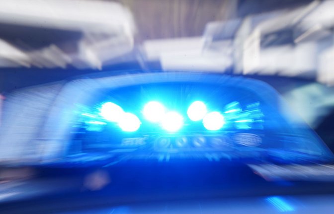 Die betroffene Landstraße 1084 war am Nachmittag voll gesperrt. (Symbolbild)<span class='image-autor'>Foto: dpa/Marcus Brandt</span>
