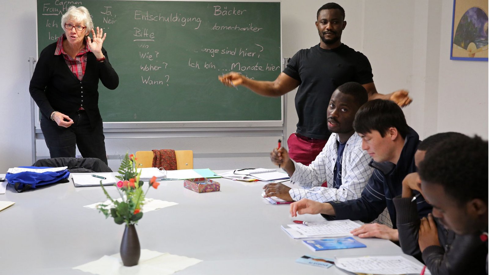 Die Sprache ist der Schlüssel zum Einstieg in den Beruf. Politiker in den Kommunen fordern, dass bei der Integration von Migranten pragmatischer vorgegangen werden sollte.Foto: picture alliance//Bernd Wüstneck Die Sprache ist der Schlüssel zum Einstieg in den Beruf. Politiker in den Kommunen fordern, dass bei der Integration von Migranten pragmatischer vorgegangen werden sollte.Foto: picture alliance//Bernd Wüstneck