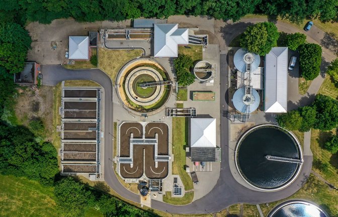 Normale Kläranlagen reichen oft nicht aus, um gewisse Spurenstoffe  aus dem Wasser zu holen.<span class='image-autor'>Foto: imago/Rupert Oberhäuser</span>