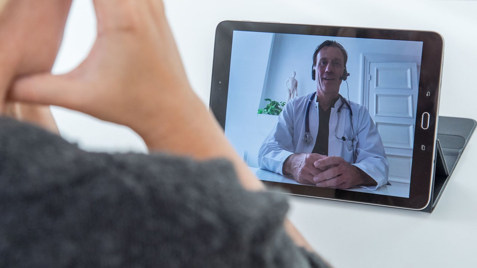 Ist Telemedizin der Retter in der Not? Klar ist, um die Zukunft der Gesundheitsversorgung zu sichern, muss man umdenken.Foto: dpa/Christin Klose Ist Telemedizin der Retter in der Not? Klar ist, um die Zukunft der Gesundheitsversorgung zu sichern, muss man umdenken.Foto: dpa/Christin Klose