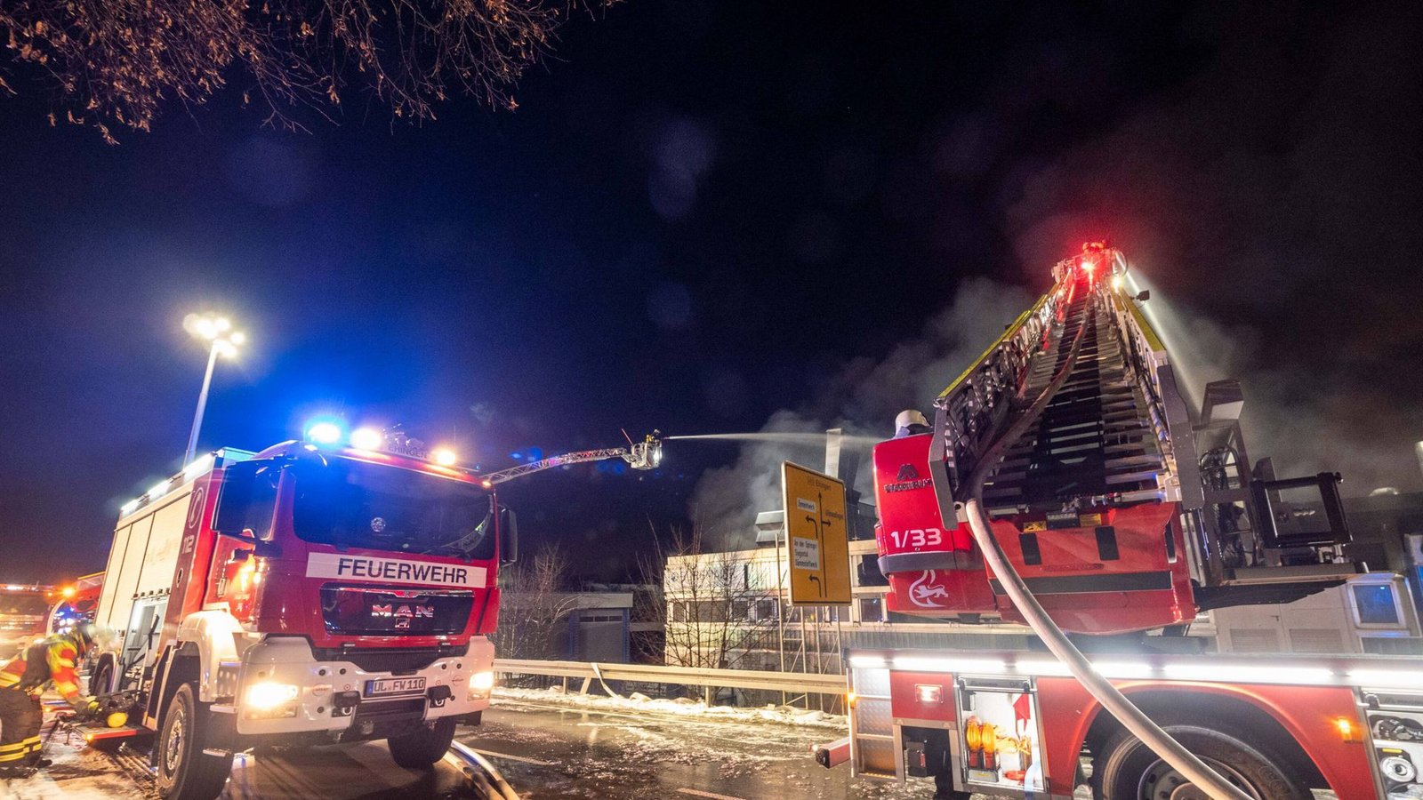 Löschung des Brandes.Foto: 7aktuell.de/Alexander Hald Löschung des Brandes.Foto: 7aktuell.de/Alexander Hald