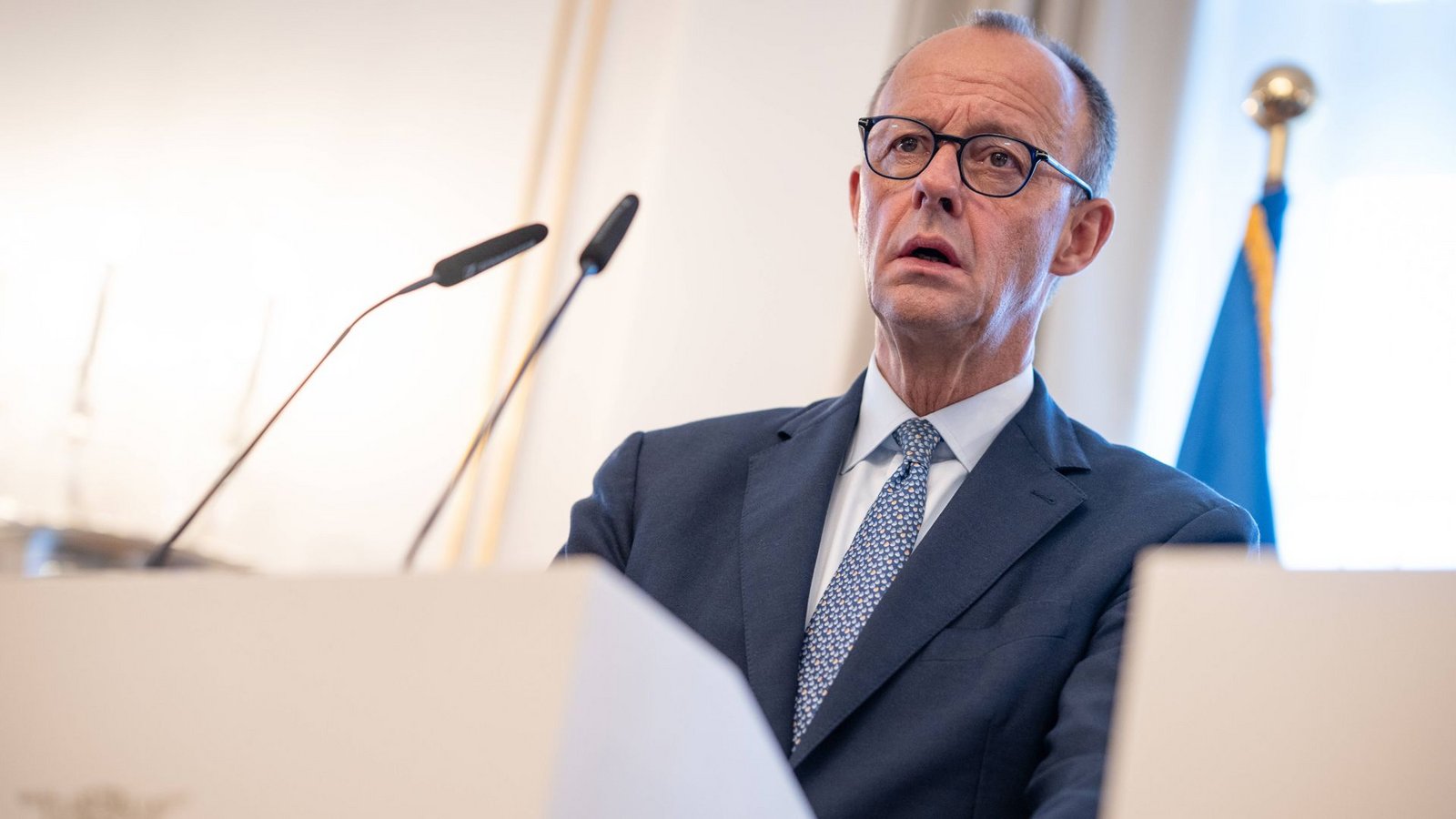 Friedrich Merz kann bei seinem Antrittsbesuch in Baden-Württemberg die Aufregung über seine Aussagen zum „Stadtbild“ nicht nachvollziehen.Foto: IMAGO/Chris Emil Janßen