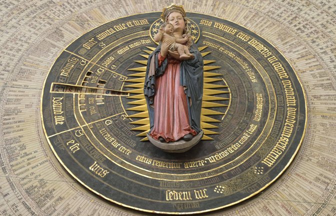 Jungfrau Maria mit Jesuskind:  Astronomische Uhr von Hans Düringer in der Danziger  Marienkirche.<span class='image-autor'>Foto: Imago/Schöning</span>