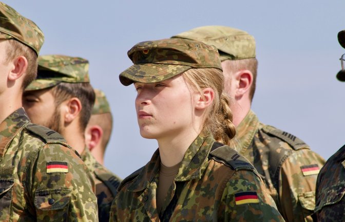 Wer den Bundeswehr-Fragebogen ignoriert, muss mit Konsequenzen rechnen? Alles Wichtige im Überblick.<span class='image-autor'>Foto: Mahmoud Mahdi Photo / Shutterstock.com</span>