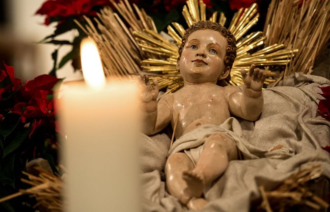 So stellen wir uns die Geburt des Jesuskindes vor: auf Stroh gebettet in einem Stall.<span class='image-autor'>Foto: dpa/Sven Hoppe</span>