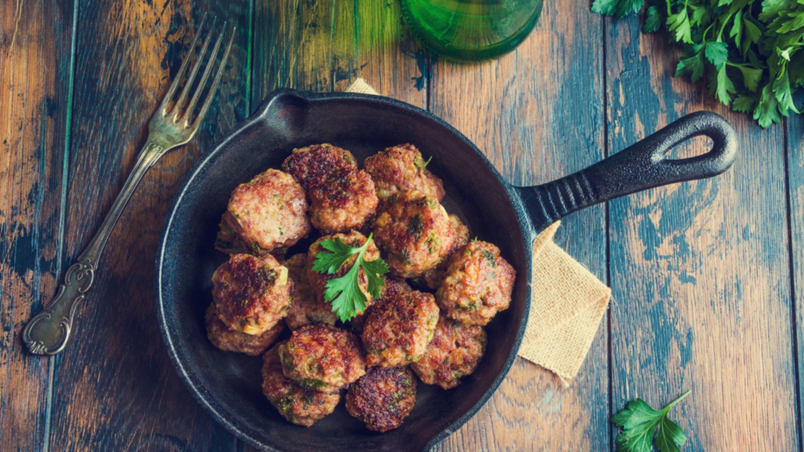 Erfahren Sie 6 Alternativen, wie Sie Hackfleisch auch ohne Ei binden können.Foto: Magrig / Shutterstock.com Erfahren Sie 6 Alternativen, wie Sie Hackfleisch auch ohne Ei binden können.Foto: Magrig / Shutterstock.com