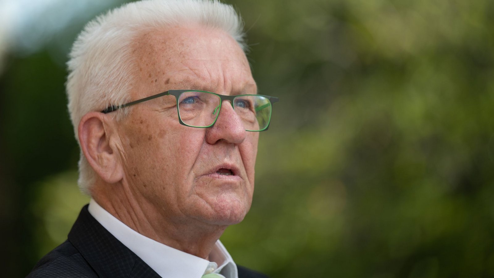 „Natürlich ist auch Schwarz-Grün für 2025 eine realistische Möglichkeit“, sagt der baden-württembergische Ministerpräsident Winfried Kretschmann (Grüne).Foto: dpa/Marijan Murat „Natürlich ist auch Schwarz-Grün für 2025 eine realistische Möglichkeit“, sagt der baden-württembergische Ministerpräsident Winfried Kretschmann (Grüne).Foto: dpa/Marijan Murat