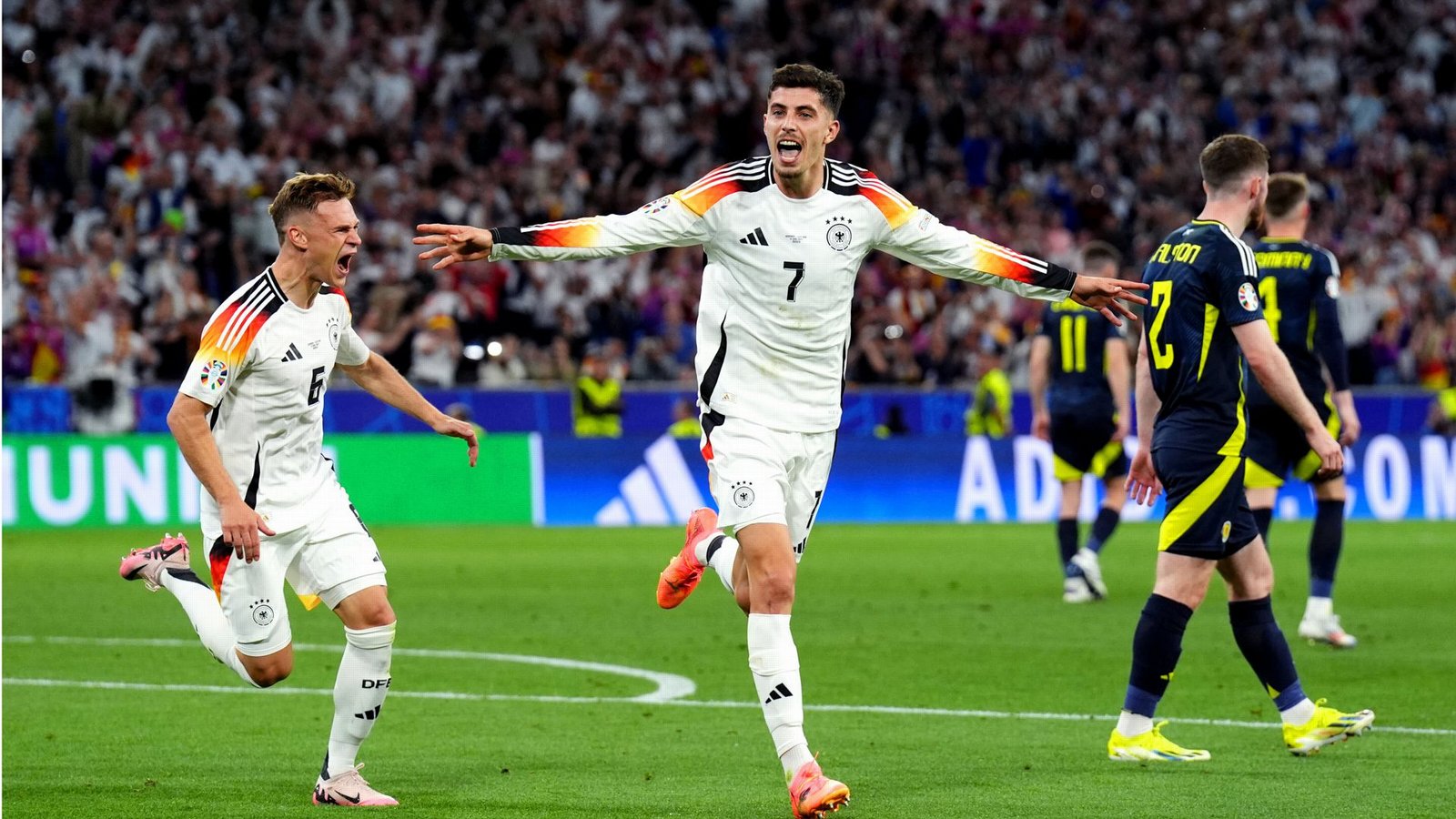 Deutschland gegen Schottland: Deutschlands Kai Havertz jubelt nach seinem Tor zum 3:0 mit Joshua Kimmich. Foto: Andrew Milligan/PA Wire/dpa +++ dpa-Bildfunk +++Foto: PA Wire Deutschland gegen Schottland: Deutschlands Kai Havertz jubelt nach seinem Tor zum 3:0 mit Joshua Kimmich. Foto: Andrew Milligan/PA Wire/dpa +++ dpa-Bildfunk +++Foto: PA Wire
