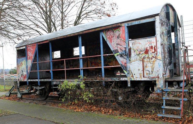 Bei diesem alten Waggon am Sachsenheimer Skaterpark-Gelände kam es zu dem Vorfall mit der Machete.  Archivfotos: Küppers
