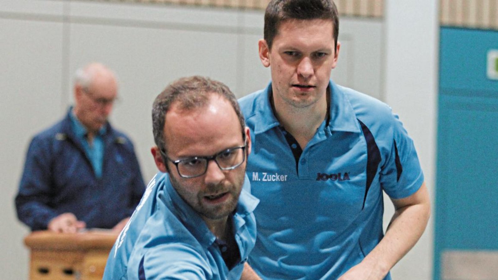 Kleinglattbachs Philipp Gutjahr und Michael Zucker (von links) machten kurzen Prozess – sie siegten 11:3, 11:4 und 11:1. Foto: Nachreiner