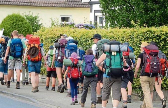 Abmarsch in die großen Ferien. Foto: Arning