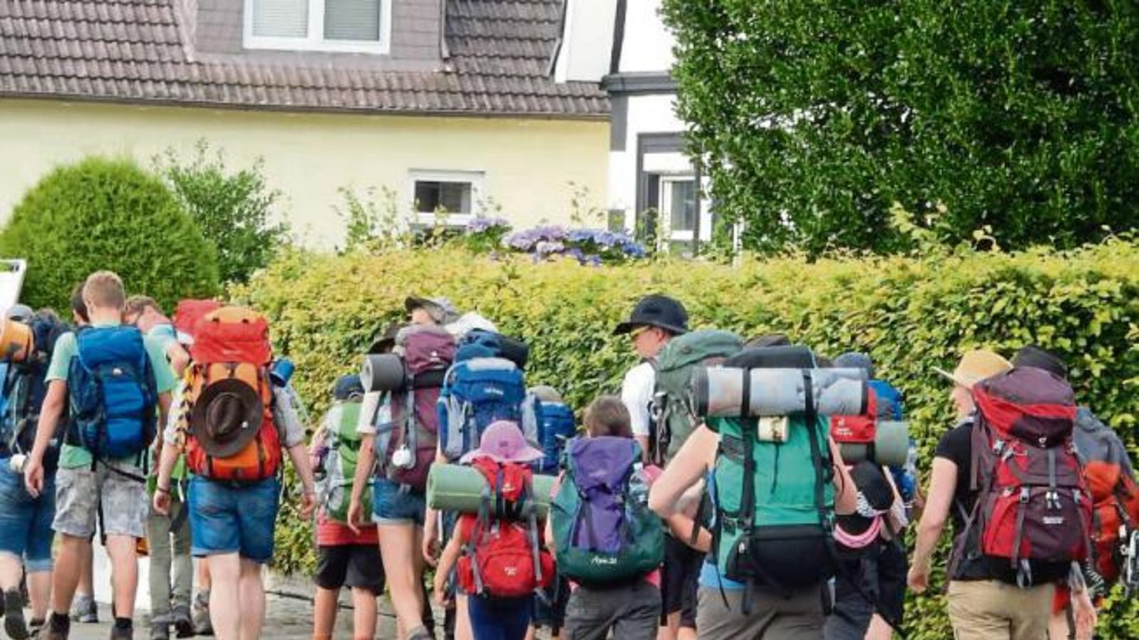 Abmarsch in die großen Ferien. Foto: Arning