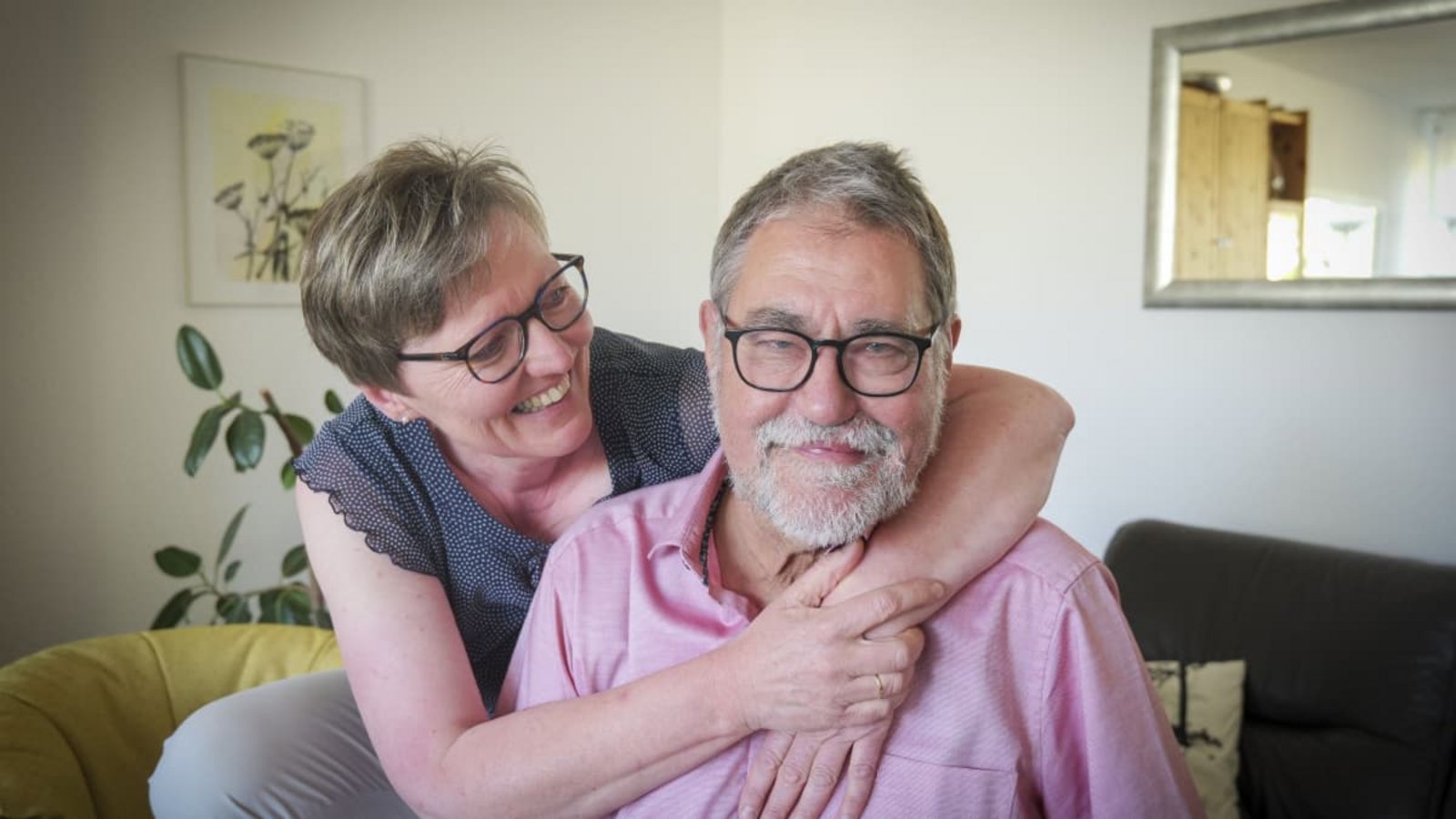 Das Ehepaar Renate und Werner Betzwieser verbindet eine Niere: Sie hat ihrem Mann das Organ gespendet. Sie engagiert sich nun ehrenamtlich für Nierenkranke als Klinikseelsorgerin im Klinikum Stuttgart, dass am 23. Juli seit 40 Jahren Zentrum für Nieren-Transplantationen ist.Simon Granville Das Ehepaar Renate und Werner Betzwieser verbindet eine Niere: Sie hat ihrem Mann das Organ gespendet. Sie engagiert sich nun ehrenamtlich für Nierenkranke als Klinikseelsorgerin im Klinikum Stuttgart, dass am 23. Juli seit 40 Jahren Zentrum für Nieren-Transplantationen ist.Simon Granville