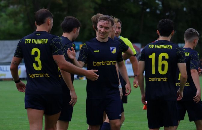 Grund zum Jubeln: Sebastian Oehme (Mitte) und der TSV Ehningen haben zu Hause beide Verbandsliga-Partien für sich entschieden.<span class='image-autor'>Maximilian Schöbel</span>