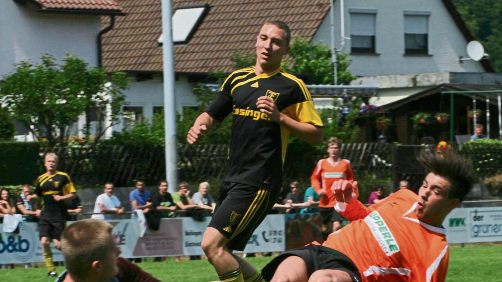 Lang ist es her, dass Fabio Tricarico (rechts) das letzte Mal das Trikot des TSV Kleinglattbach getragen hat. Das Bild stammt aus dem Jahr 2011. Jetzt ist der Flügelstürmer wieder zurück im See. Foto: Archiv/Nachreiner Lang ist es her, dass Fabio Tricarico (rechts) das letzte Mal das Trikot des TSV Kleinglattbach getragen hat. Das Bild stammt aus dem Jahr 2011. Jetzt ist der Flügelstürmer wieder zurück im See. Foto: Archiv/Nachreiner