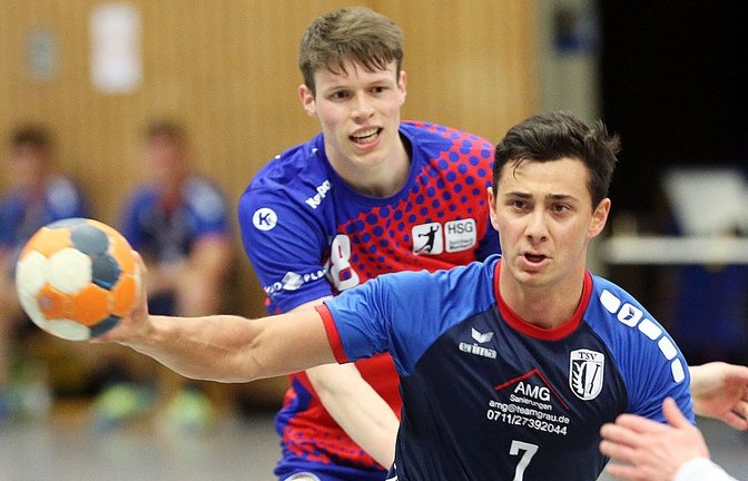 Sebastian Grau (vorne) hat mit fünf Treffern maßgeblichen Anteil am Heimerfolg des TSV Oberriexingen gegen den TSV Asperg II. <span class='image-autor'>Foto: Archiv/Küppers</span>