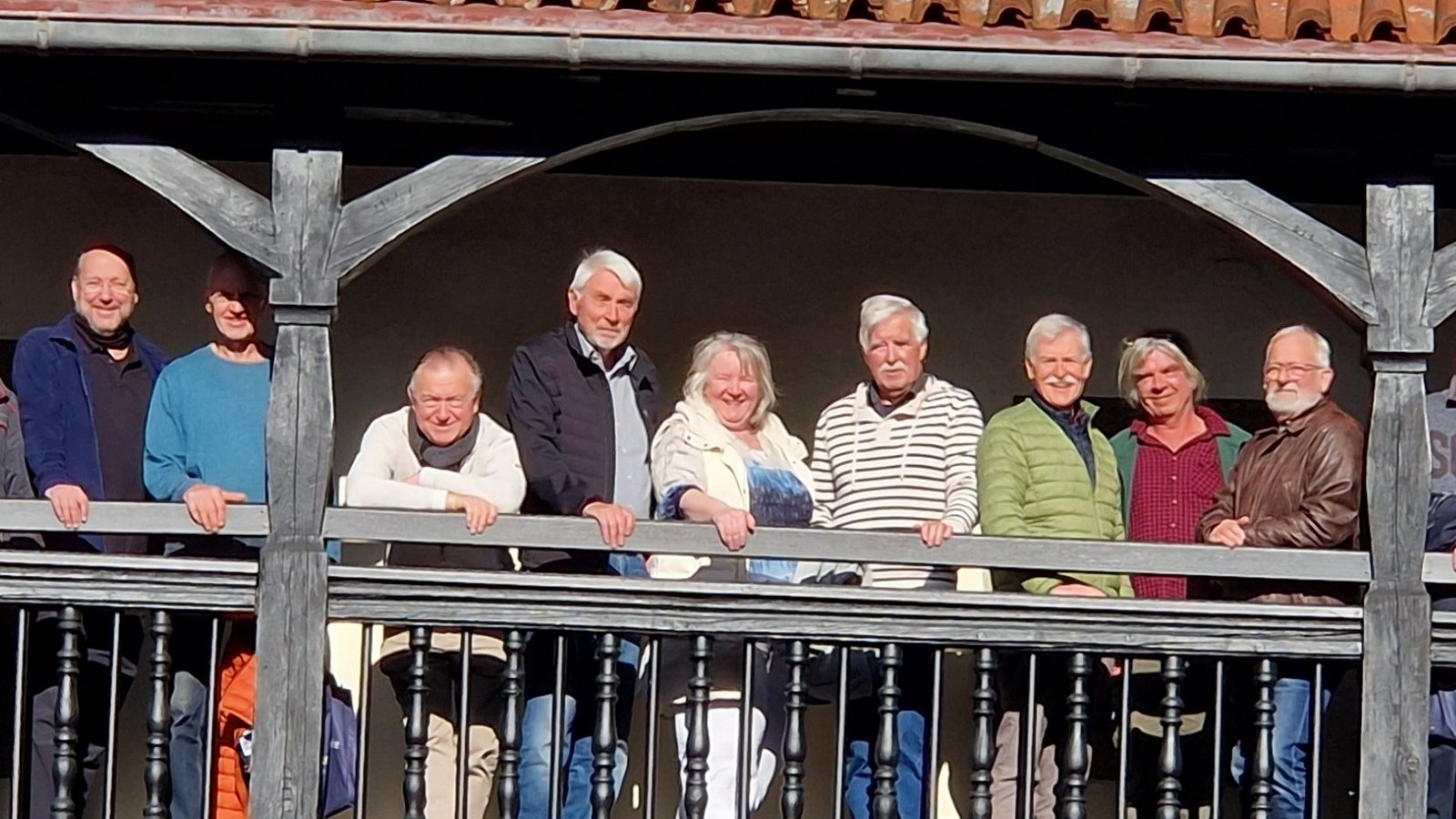 Bei einem Chorwochenende im März bereiten sich die Sänger des Ochsenbacher Männerchores mit ihrer Chorleiterin Eva Württemberger auf das Jubiläumsjahr vor. Foto: p Bei einem Chorwochenende im März bereiten sich die Sänger des Ochsenbacher Männerchores mit ihrer Chorleiterin Eva Württemberger auf das Jubiläumsjahr vor. Foto: p