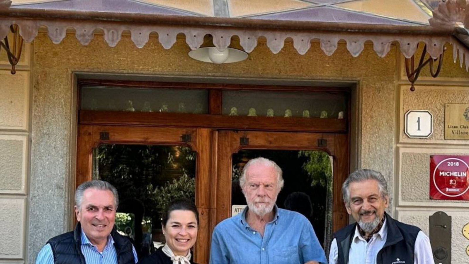 Die Partner bei der Urkundenübergabe (von rechts): Gino Scarsi, Präsident von Canale Ecologia, mit seinem Vorstandskollegen Ettore Chiavassa, Prof. Dr. Carolyn Hutter, Präsidentin von Nature-Life-International, sowie Claus-Peter Hutter, Ehrenpräsident von Nature-Life und Initiator der 1990 gestarteten Aktion Natur ohne Grenzen. Foto: p Die Partner bei der Urkundenübergabe (von rechts): Gino Scarsi, Präsident von Canale Ecologia, mit seinem Vorstandskollegen Ettore Chiavassa, Prof. Dr. Carolyn Hutter, Präsidentin von Nature-Life-International, sowie Claus-Peter Hutter, Ehrenpräsident von Nature-Life und Initiator der 1990 gestarteten Aktion Natur ohne Grenzen. Foto: p