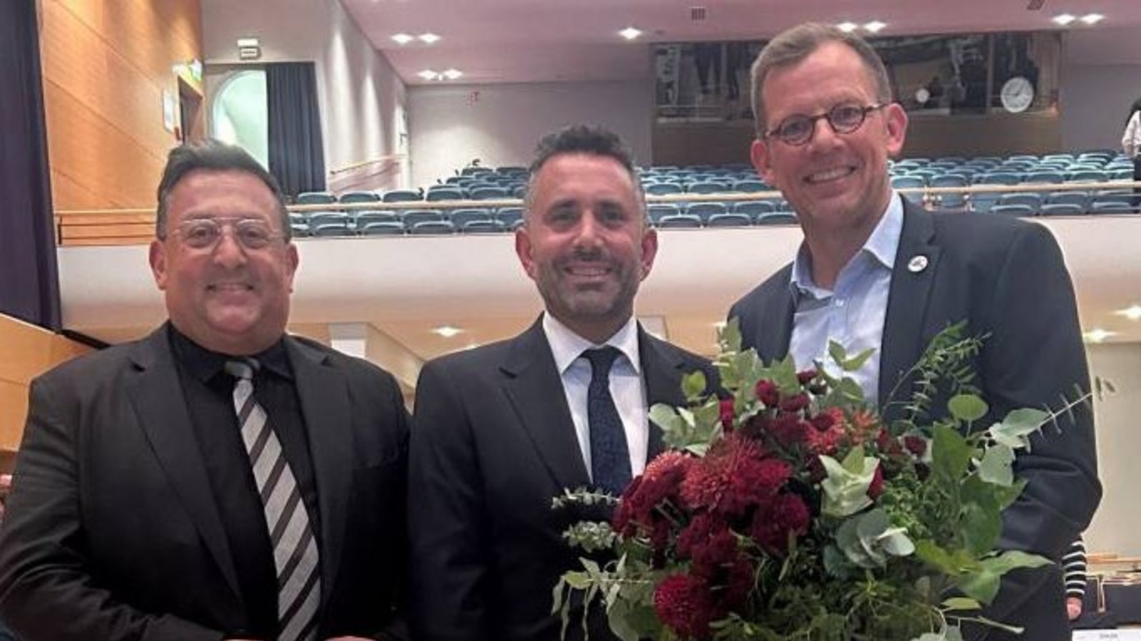 Amtsinhaber Klaus Reitze, Matthias Hirn und Uwe Skrzypek-Muth (v.l.). Foto: Mross Amtsinhaber Klaus Reitze, Matthias Hirn und Uwe Skrzypek-Muth (v.l.). Foto: Mross