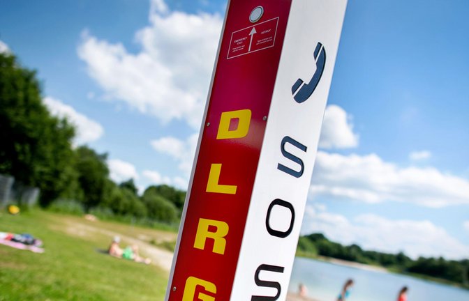 Die DLRG überwacht auch Badeseen.<span class='image-autor'>Foto: picture alliance</span>