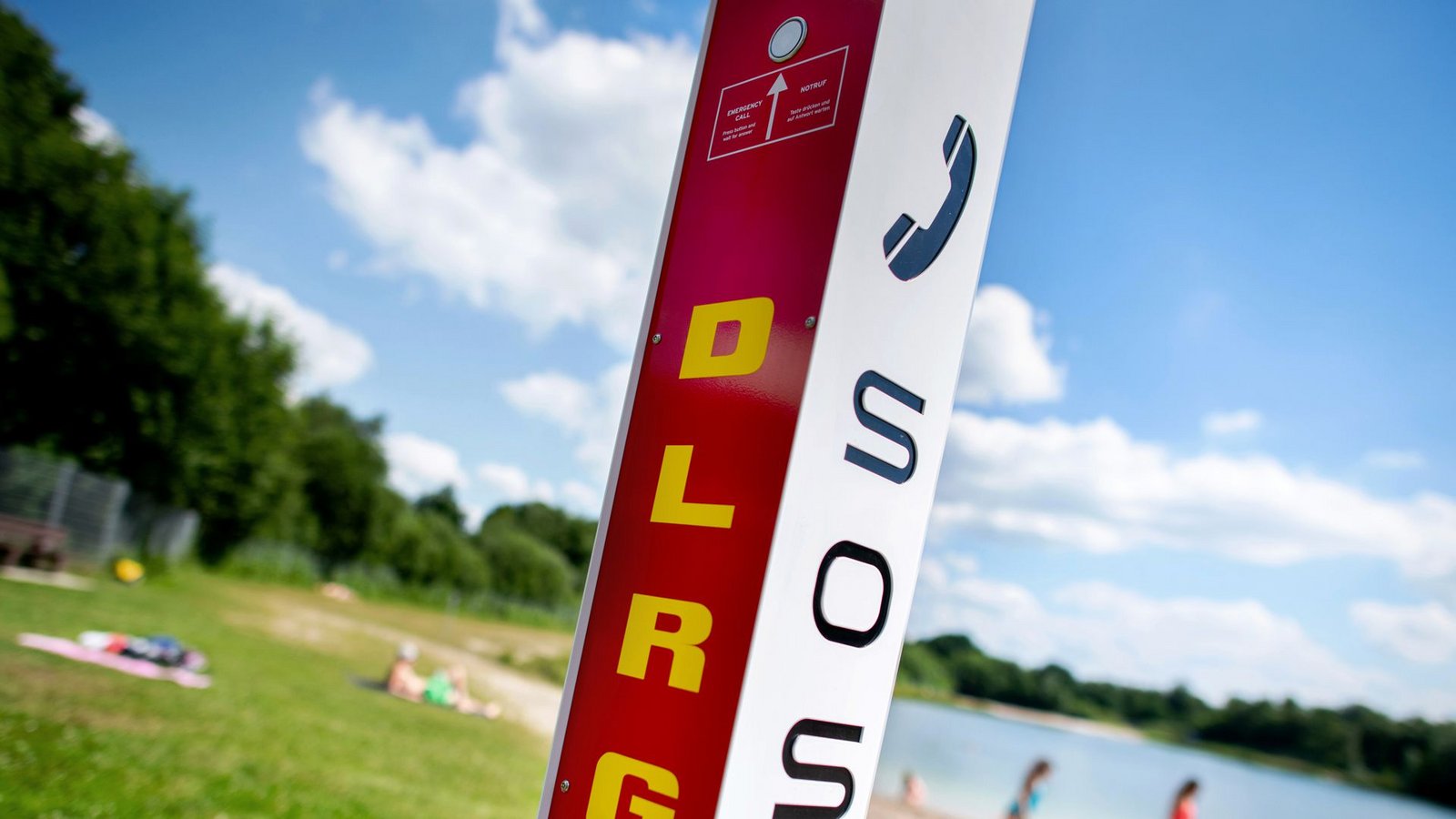 Die DLRG überwacht auch Badeseen.Foto: picture alliance Die DLRG überwacht auch Badeseen.Foto: picture alliance