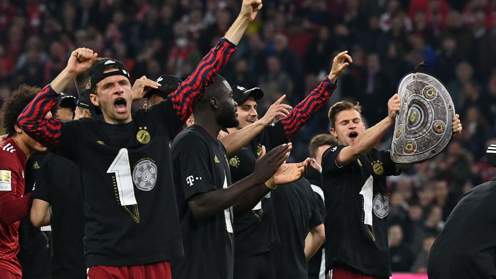 Die Bayern feiern ihren 10. Titel in Folge.Foto: AFP/CHRISTOF STACHE