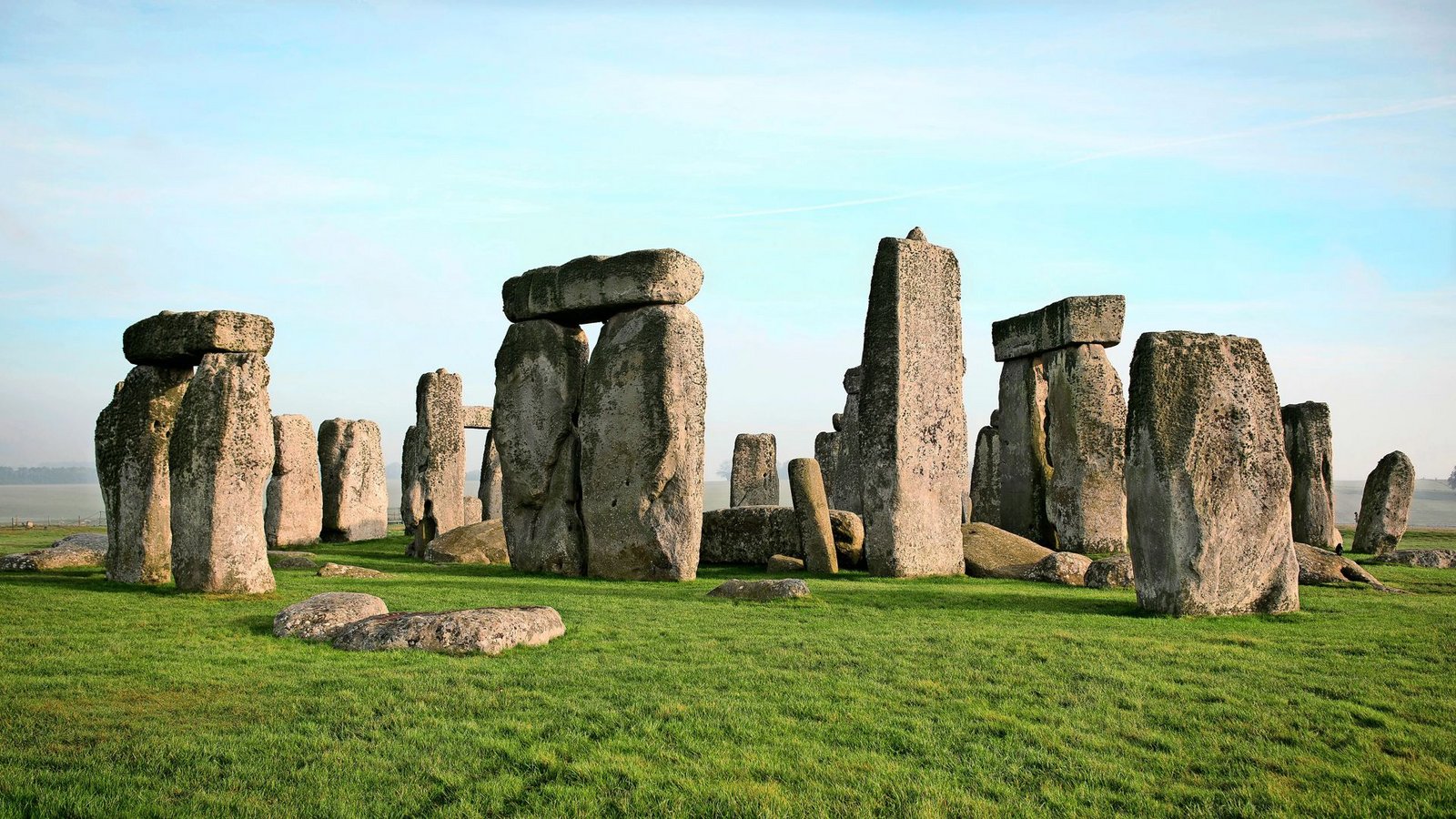 Stonehenge, Weltkulturerbestätte bei Amesbury, im Südwesten Englands, ist der Dreh- und Angelpunkt für Folletts neuen Roman.Foto: AFP
