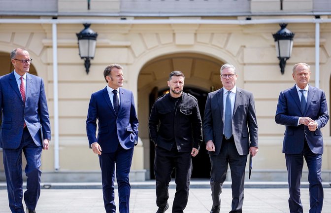 Bundeskanzler Friedrich Merz, Frankreichs Präsident Emmanuel Macron, Wolodymyr Selenskyj, Präsident der Ukraine, Keir Starmer, Premierminister von Großbritannien, und Donald Tusk, Ministerpräsident von Polen, bei einem Treffen der „Koalition der Willigen“ in Kiew.<span class='image-autor'>Foto: Kay Nietfeld/dpa</span>