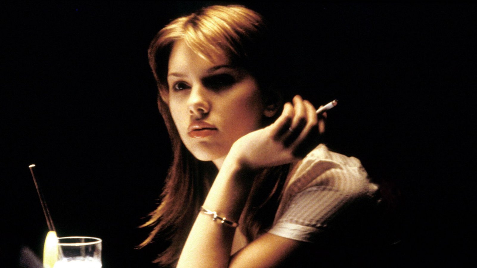 Scarlett Johansson in „Lost in Translation“ von 2003: Früher war sie in Filmen oft mit Zigarette zu sehen, heute raucht sie nicht mehr.Foto: imago//Courtesy Everett Collection Scarlett Johansson in „Lost in Translation“ von 2003: Früher war sie in Filmen oft mit Zigarette zu sehen, heute raucht sie nicht mehr.Foto: imago//Courtesy Everett Collection