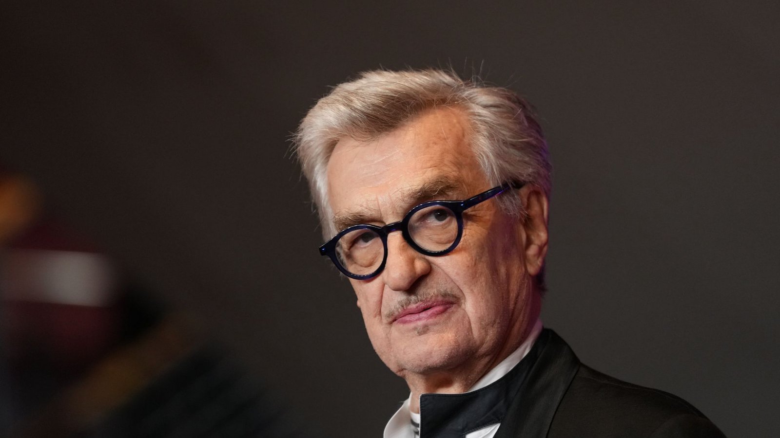 Regisseur Wim Wenders meldet sich in der Debatte zu Wort. (Archivbild)Foto: Soeren Stache/dpa Regisseur Wim Wenders meldet sich in der Debatte zu Wort. (Archivbild)Foto: Soeren Stache/dpa