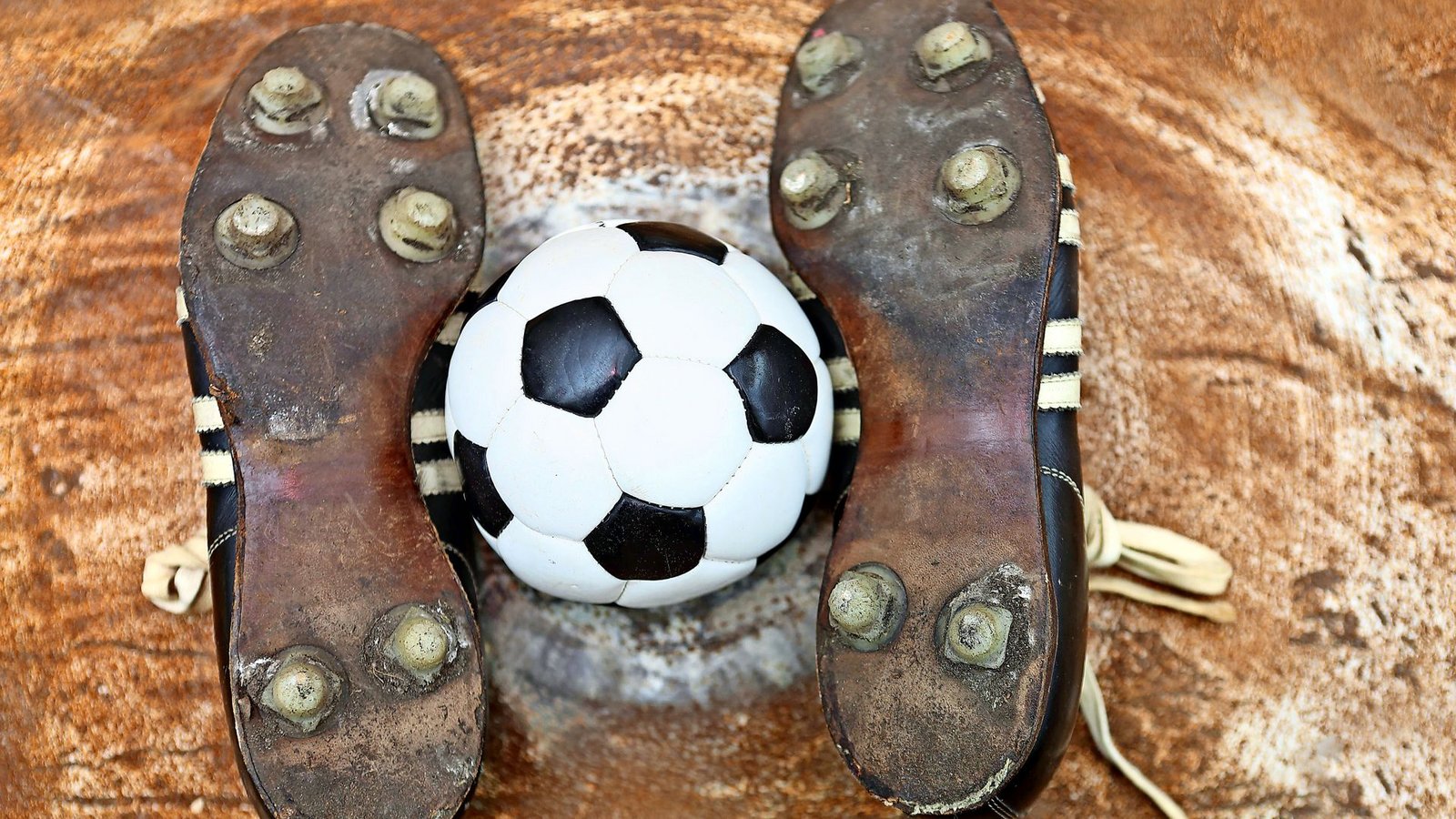 Die Fußballer im Land haben nach wie vor drei eigenständige Verbände.Foto: imago/Gerhard Leber/serienlicht