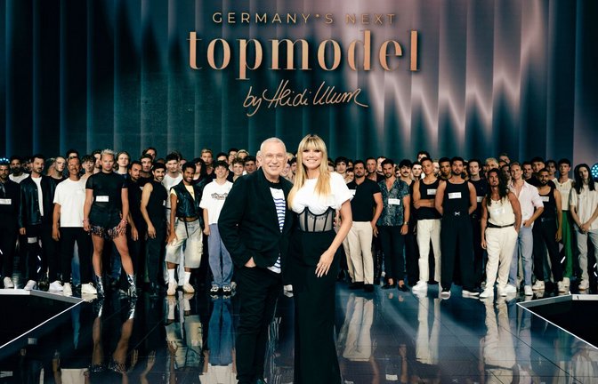 Heidi Klum wird zum Start von Jean Paul Gaultier unterstützt.<span class='image-autor'>Foto: ProSieben/Daniel Graf/Willi Weber</span>