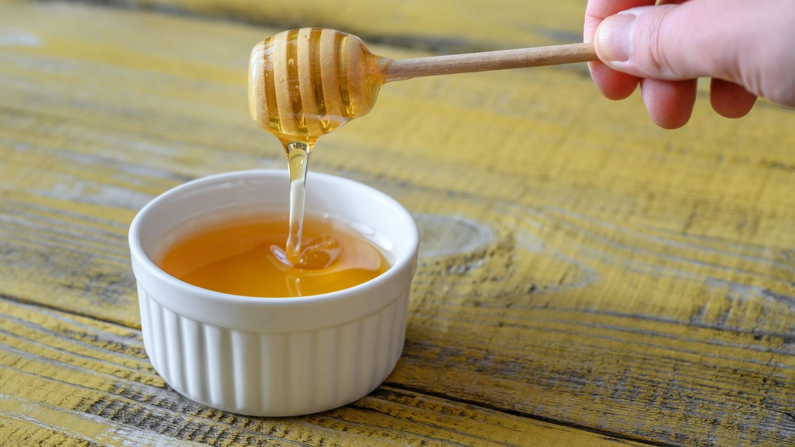 Manuka-Honig ist eine würzig-süße Spezialität und soll heilende Eigenschaften haben.Foto: IMAGO/Panthermedia/Alex9500 via imago-images.de Manuka-Honig ist eine würzig-süße Spezialität und soll heilende Eigenschaften haben.Foto: IMAGO/Panthermedia/Alex9500 via imago-images.de