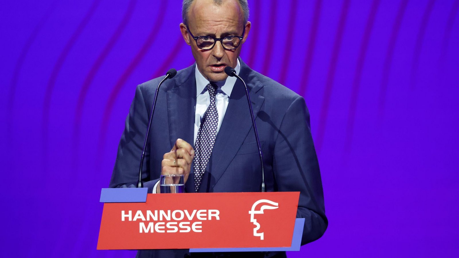 Merz betont zur Eröffnung die Bedeutung Brasiliens als Partnerland der Hannover Messe – und als wichtigsten Handelspartner Deutschlands in Südamerika.Foto: Michael Matthey/dpa