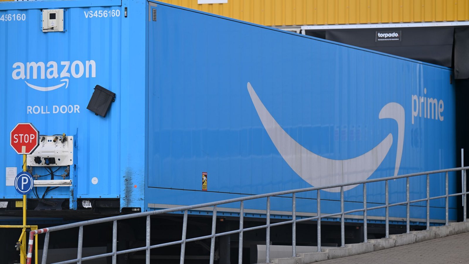 Viel Platz für die Waren: ein Amazon-Container am Dortmunder Logistikzentrum.Foto: Wolf von Dewitz/dpa