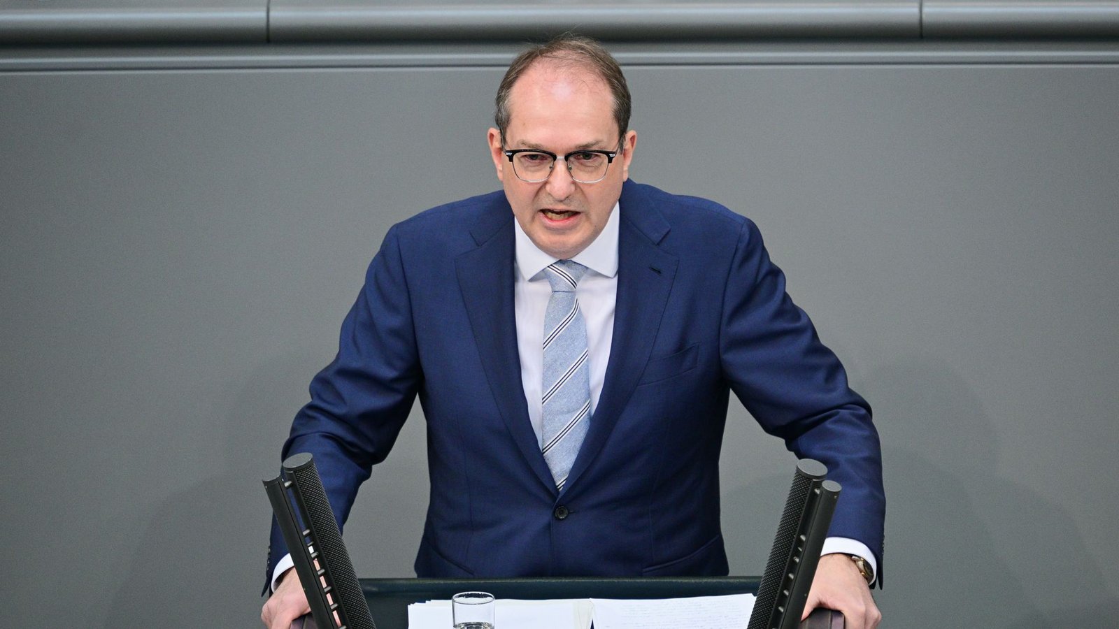 Bundesinnenminister Dobrindt (CSU) hat am Freitag sein Programm im Bundestag vorgestellt.Foto: dpa/Sebastian Christoph Gollnow Bundesinnenminister Dobrindt (CSU) hat am Freitag sein Programm im Bundestag vorgestellt.Foto: dpa/Sebastian Christoph Gollnow