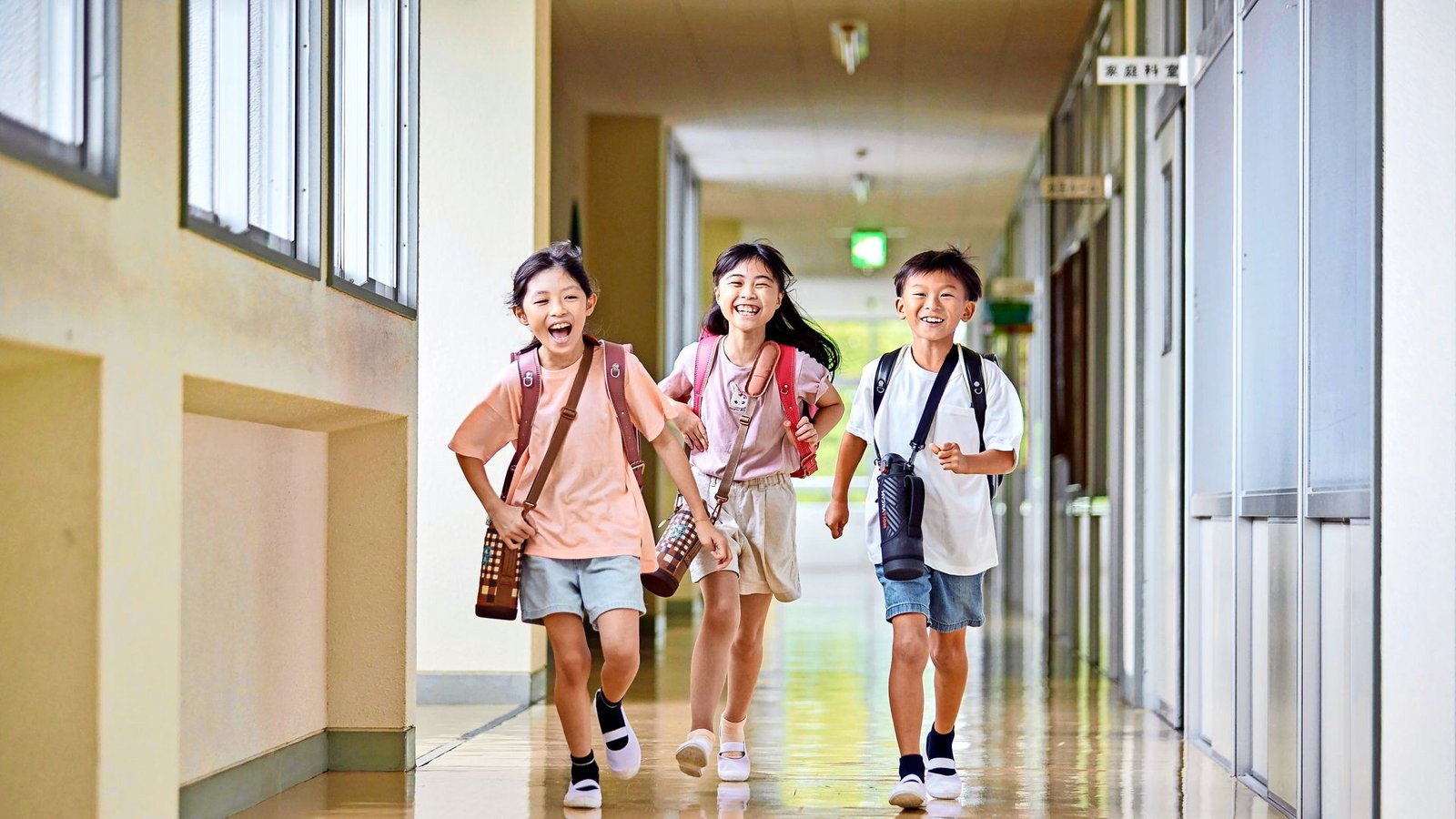 Schülerinnen und Schüler an einer japanischen GrundschuleFoto: Schülerinnen und Schüler an einer japanischen GrundschuleFoto: 