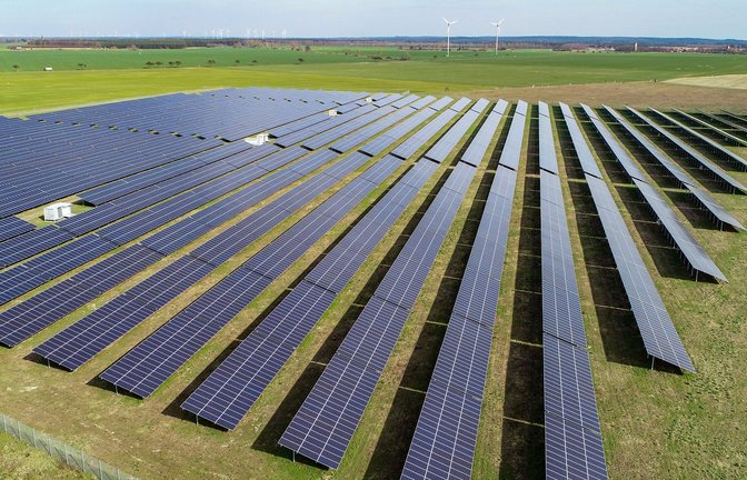 Ein Erfolgsfaktor für einen Solarpark ist, wenn die Kommune proaktiv auf Flächensuche geht.<span class='image-autor'>Foto: picture alliance/dpa/dpa-Zentralbild/Patrick Pleul</span>