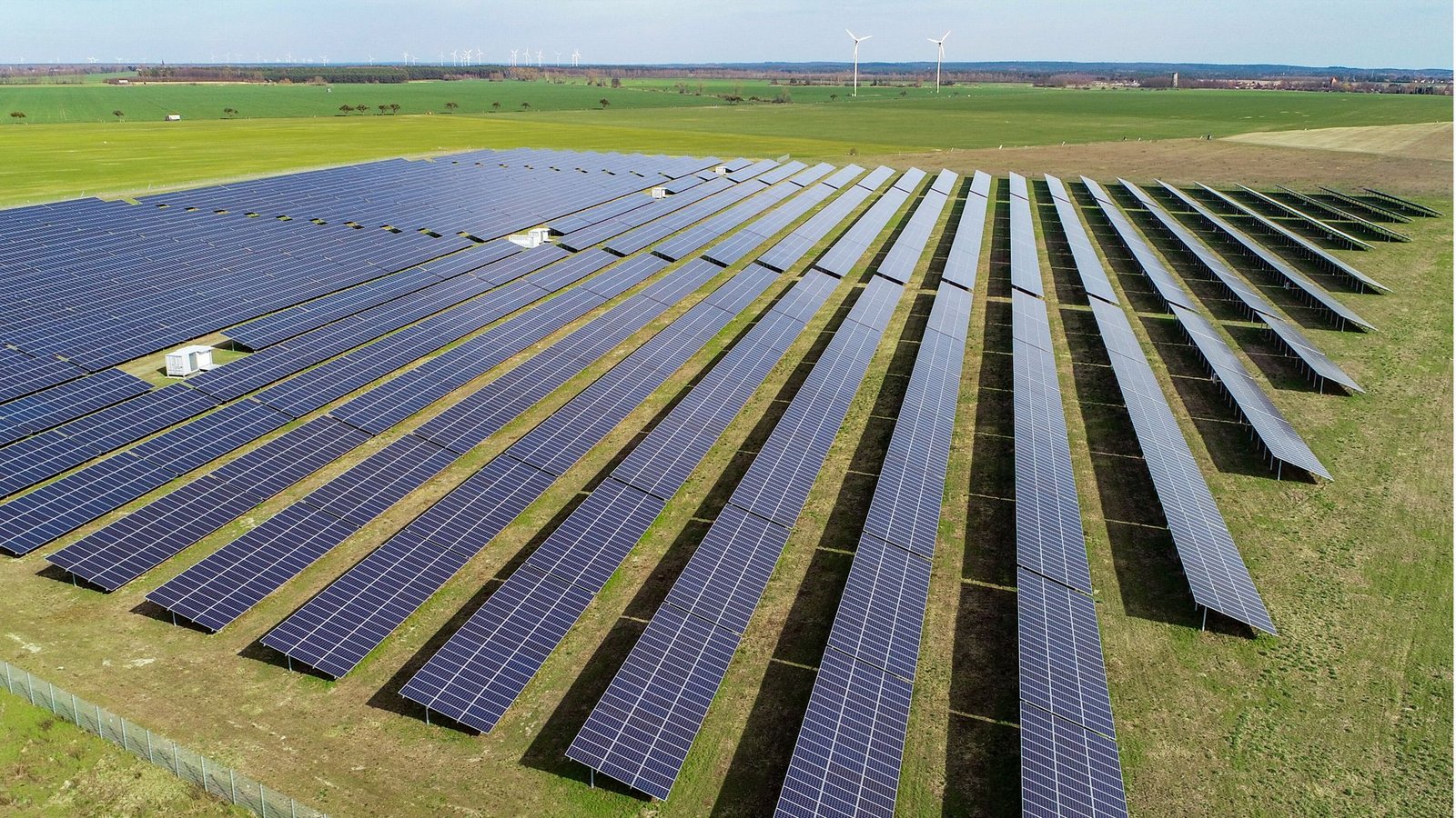 Ein Erfolgsfaktor für einen Solarpark ist, wenn die Kommune proaktiv auf Flächensuche geht.Foto: picture alliance/dpa/dpa-Zentralbild/Patrick Pleul