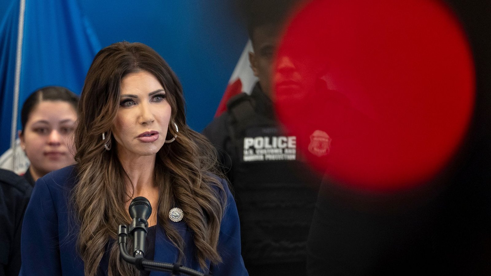 Als erste Ministerin der aktuellen Trump-Regierung muss US-Heimatschutzministerin Kristi Noem gehen. (Archivfoto)Foto: Yuki Iwamura/AP/dpa