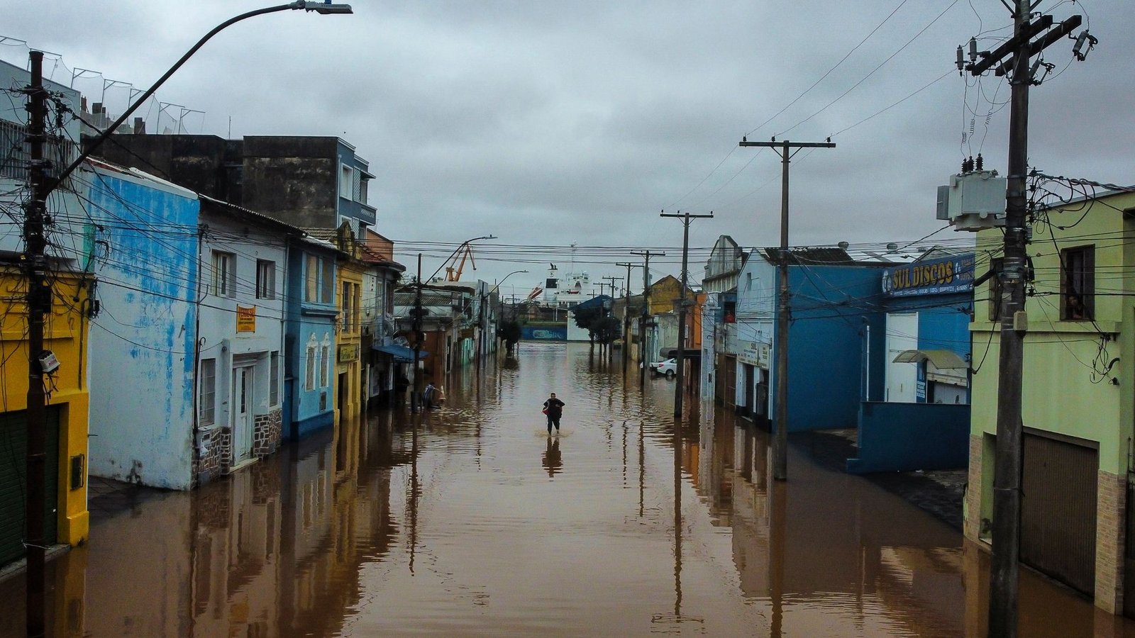 Tagelanger Regen hat die Gegend um Porto Alegre überflutet.Foto: Carlos Macedo/AP/dpa