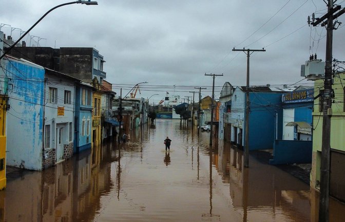 Tagelanger Regen hat die Gegend um Porto Alegre überflutet.<span class='image-autor'>Foto: Carlos Macedo/AP/dpa</span>