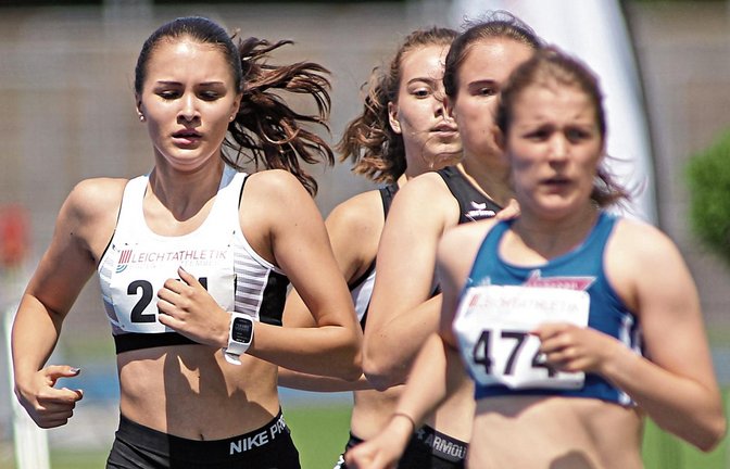 Svenja Groß (links) hatte sich als einzige Athletin des TSV Ensingen für die baden-württembergischen Meisterschaften qualifiziert.  Foto: Görlitz