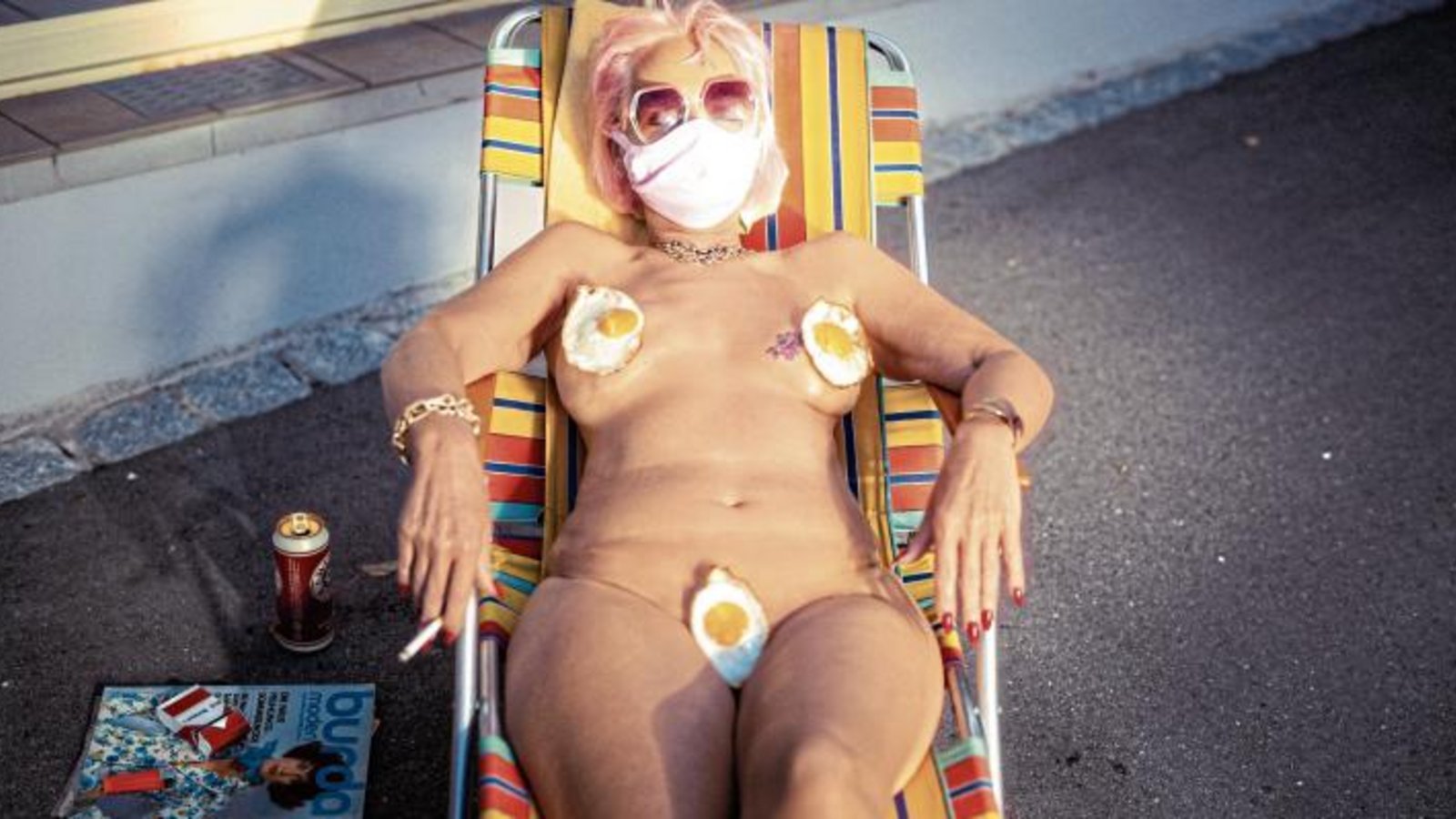 Am Kurzfilm-Wettbewerb des Filmfestivals nehmen unter anderem die Ludwigsburger Produktionen „Handbook for a priviledged European Woman“ (links) und „Paradiesvogel“ teil. Fotos: p Am Kurzfilm-Wettbewerb des Filmfestivals nehmen unter anderem die Ludwigsburger Produktionen „Handbook for a priviledged European Woman“ (links) und „Paradiesvogel“ teil. Fotos: p