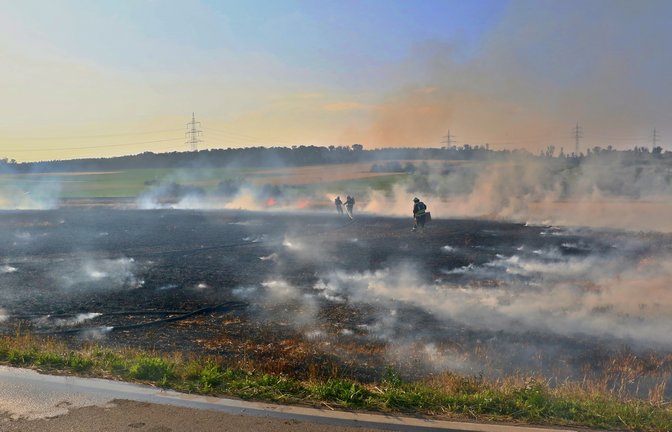 Die Feuerwehr im Einsatz.  <span class='image-autor'>Foto: KS-Images.de/Andreas Rometsch</span>