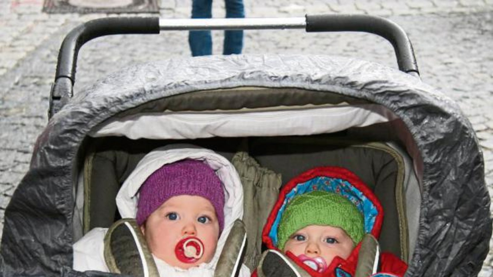 Wetter? Auf die richtige Ausrüstung kommt’s an, wie hier bei Josia und Madita Weiberle auf dem Horrheimer Weihnachtsmarkt. Foto: Rücker Wetter? Auf die richtige Ausrüstung kommt’s an, wie hier bei Josia und Madita Weiberle auf dem Horrheimer Weihnachtsmarkt. Foto: Rücker