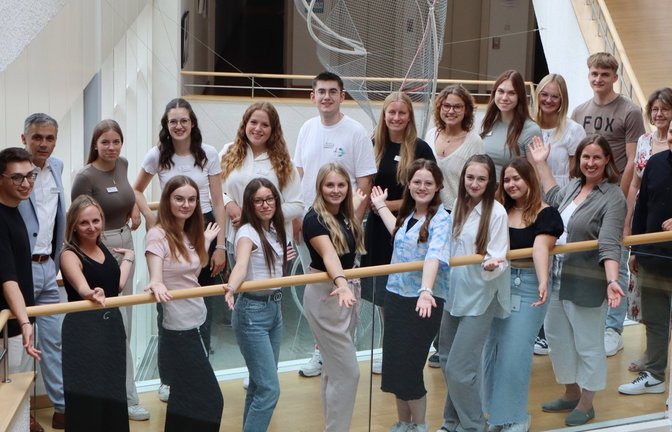 Neu im Team: die Auszubildenden im Landratsamt Enzkreis. Sie werden von Vertretern der Kreisbehörde begrüßt. <span class='image-autor'>Foto: LE/Joos</span>